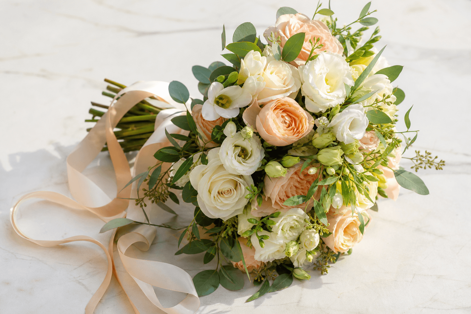 How to Choose Wedding Bouquet Flowers That Last All Day